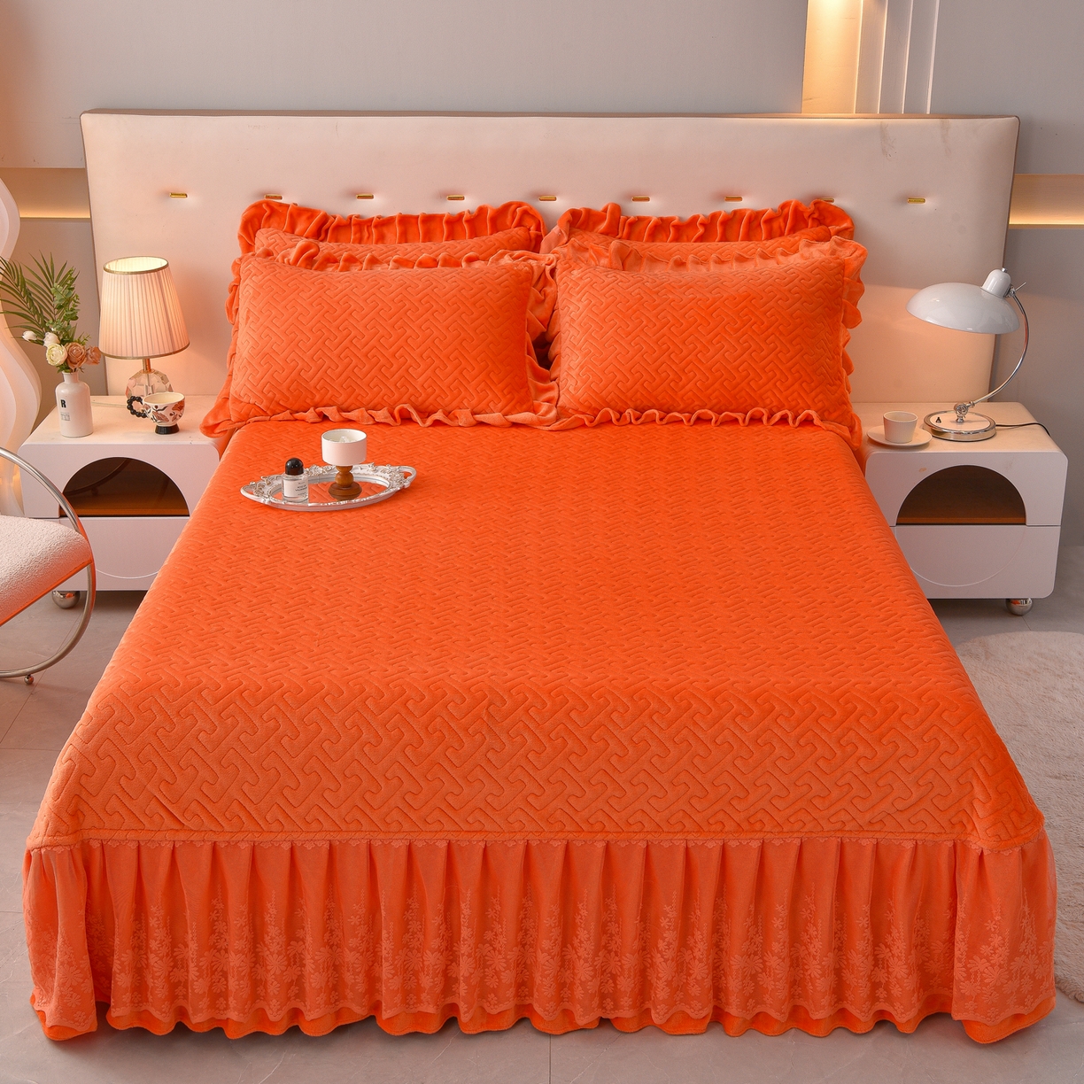 91家纺网 家纺一手货源 找家纺 绒小宣 2025新款加厚牛奶绒四件套宽边一字绣牛奶绒刺绣花夹棉床盖款四件套-玫瑰花语 玫瑰花语-橙色