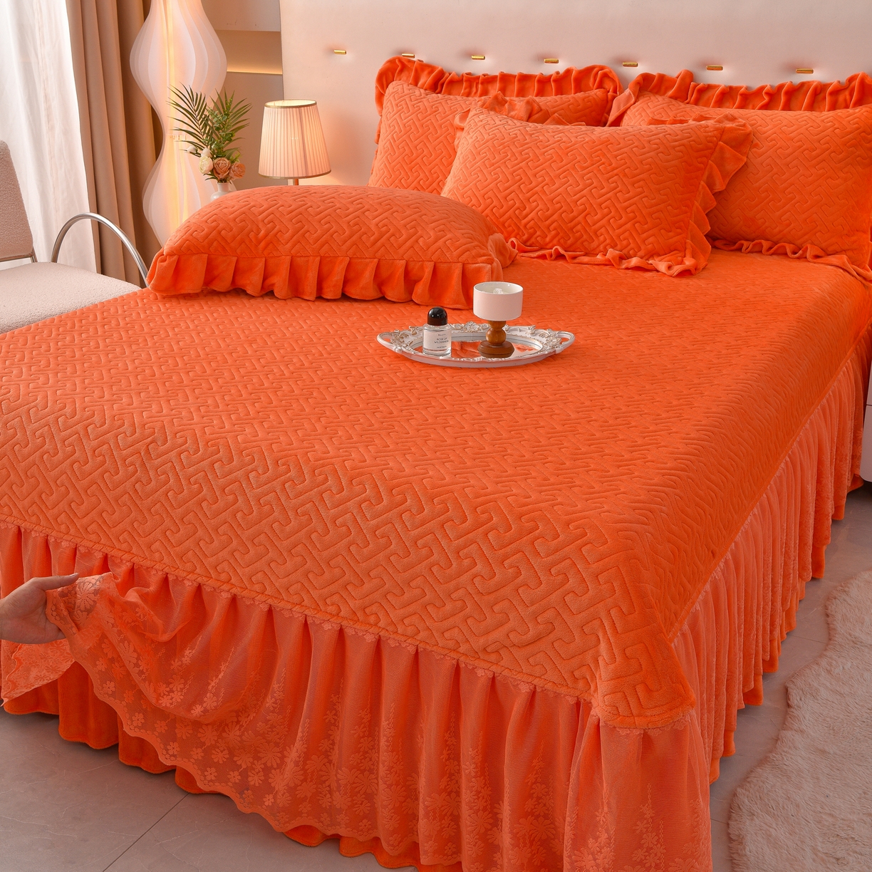 91家纺网 家纺一手货源 找家纺 绒小宣 2025新款加厚牛奶绒四件套宽边一字绣牛奶绒刺绣花夹棉床盖款四件套-玫瑰花语 玫瑰花语-橙色