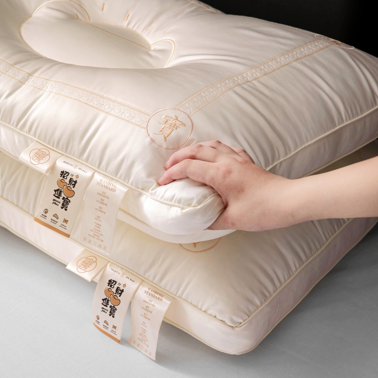 91家纺网 家纺一手货源 找家纺 亦帆枕芯 2025新款招财进宝羽丝绒枕头枕芯仿蚕丝不塌陷护颈定型枕枕头枕芯 招财进宝玉色