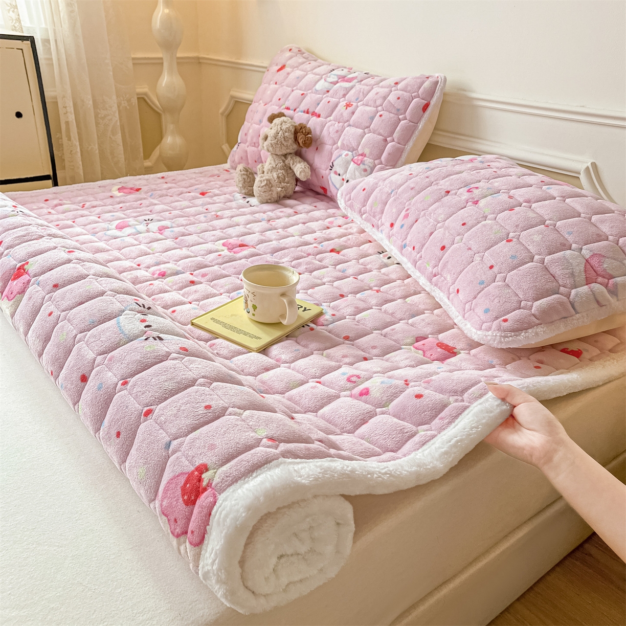 91家纺网 家纺一手货源 找家纺 （总）美澳家纺 2025新款印花牛奶绒加厚夹棉床褥床垫