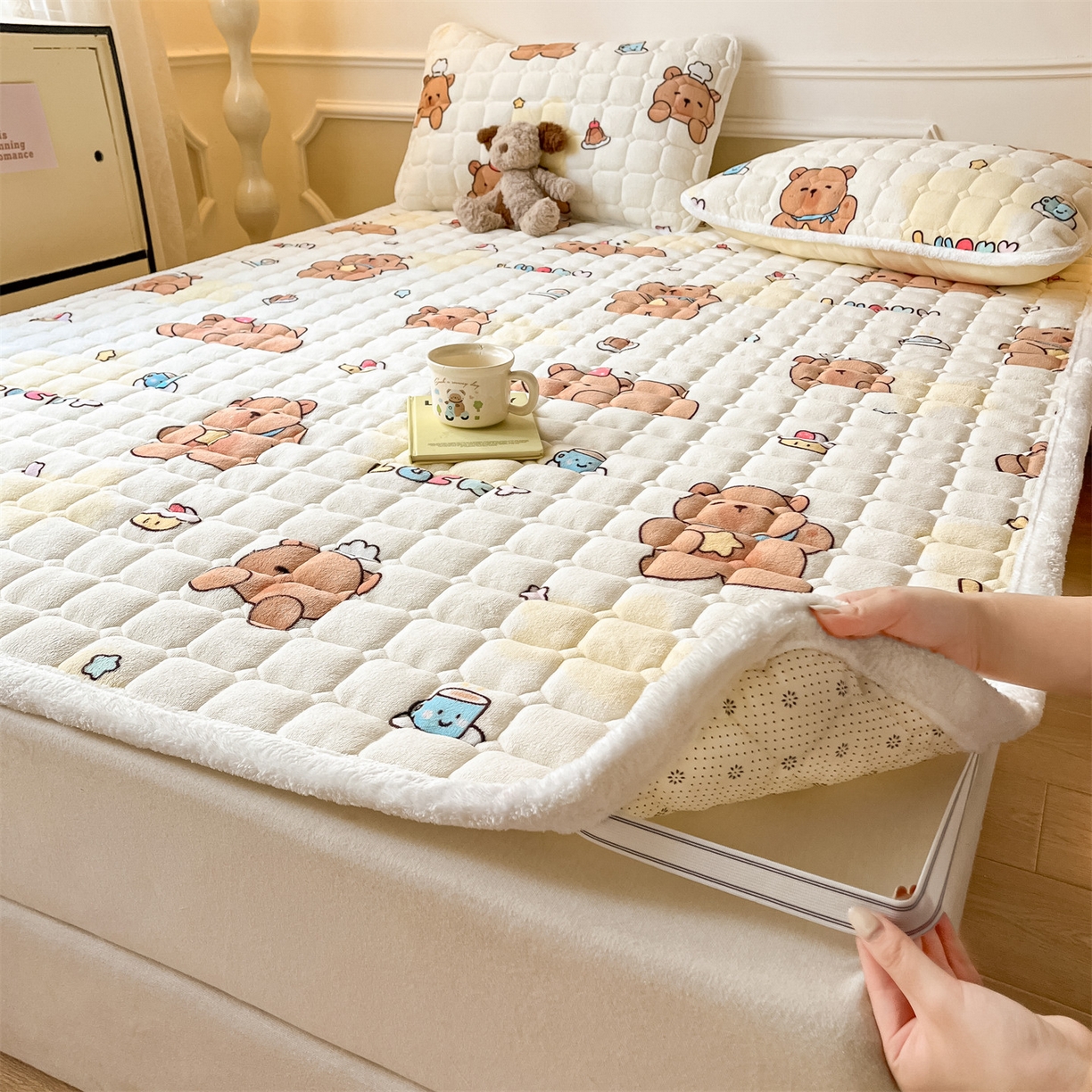 91家纺网 家纺一手货源 找家纺 （总）美澳家纺 2025新款印花牛奶绒加厚夹棉床褥床垫