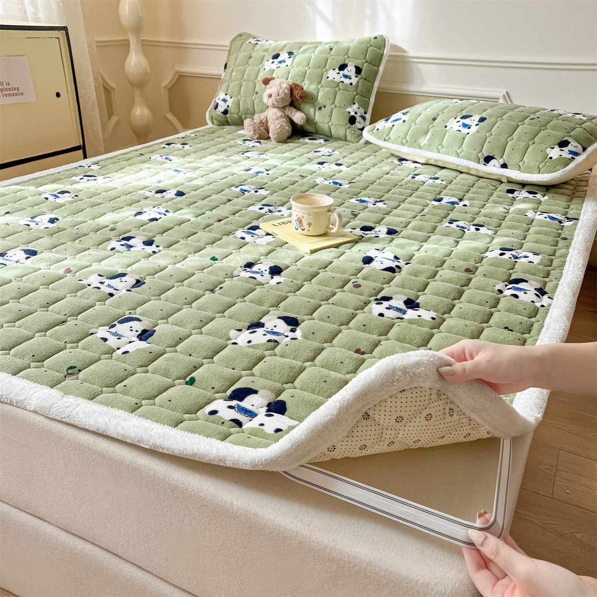 91家纺网 家纺一手货源 找家纺 （总）美澳家纺 2025新款印花牛奶绒加厚夹棉床褥床垫