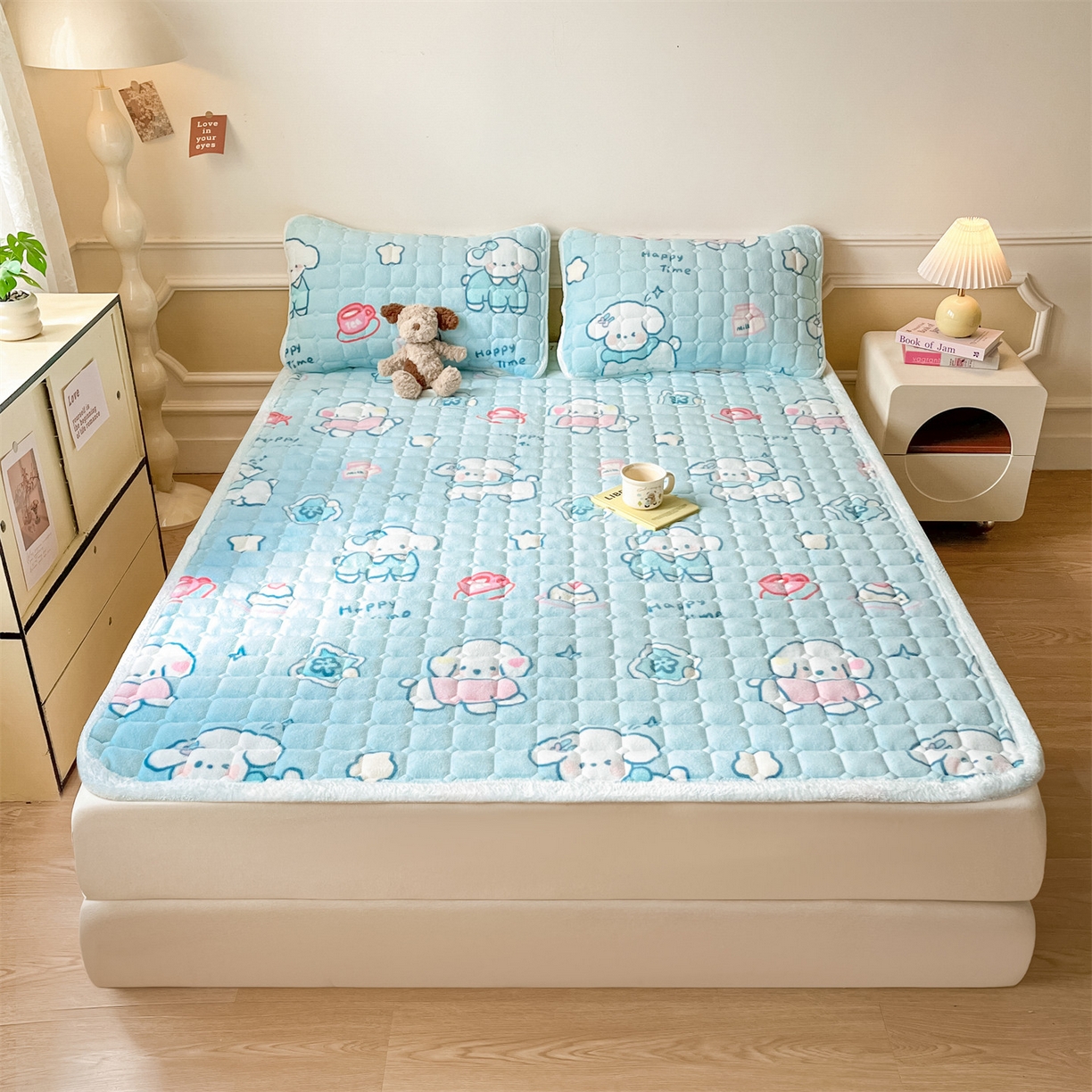 91家纺网 家纺一手货源 找家纺 美澳家纺 2025新款印花牛奶绒加厚夹棉床褥床垫 蓝天萌狗