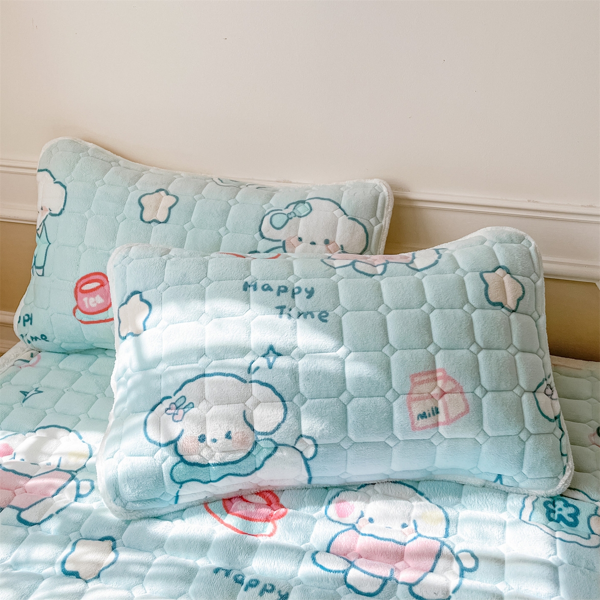 91家纺网 家纺一手货源 找家纺 美澳家纺 2025新款印花牛奶绒加厚夹棉床褥床垫 蓝天萌狗