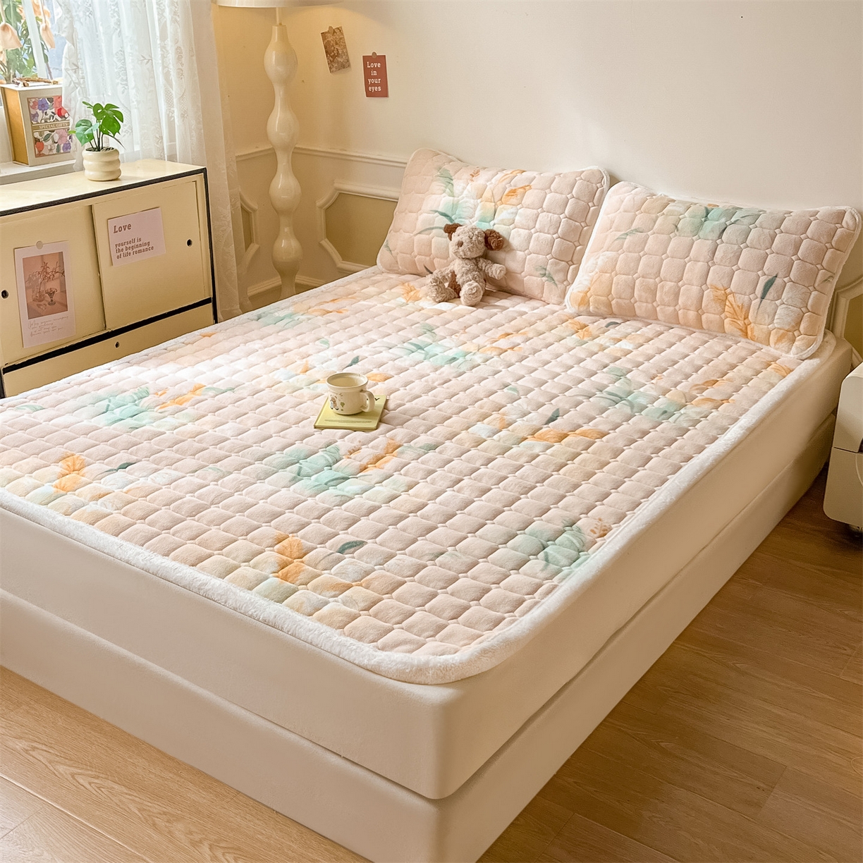 91家纺网 家纺一手货源 找家纺 美澳家纺 2025新款印花牛奶绒加厚夹棉床褥床垫 花期