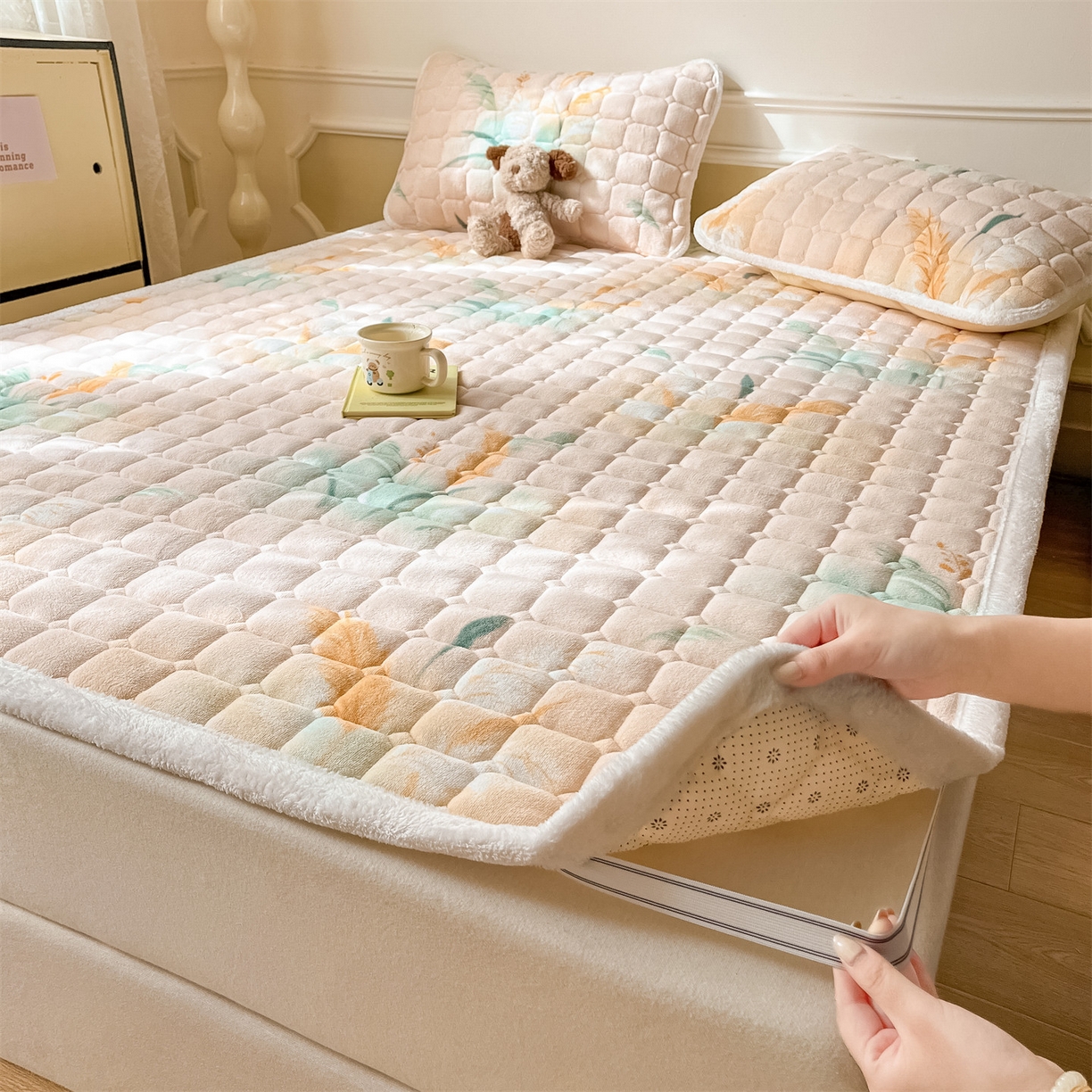 美澳家纺 2025新款印花牛奶绒加厚夹棉床褥床垫 花期