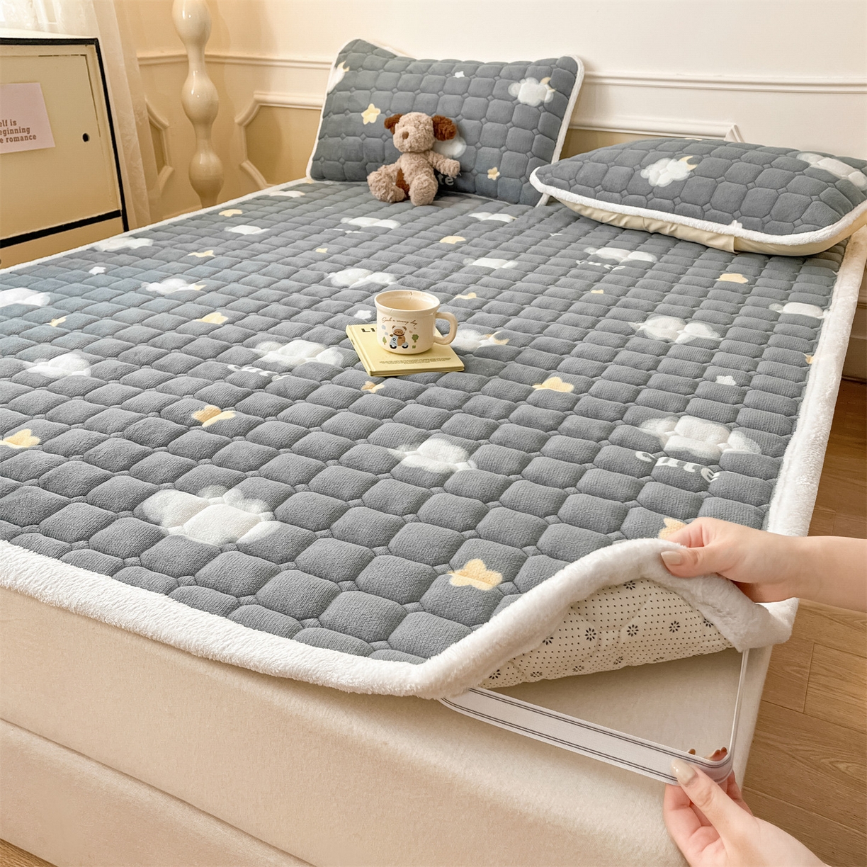 美澳家纺 2025新款印花牛奶绒加厚夹棉床褥床垫 云朵