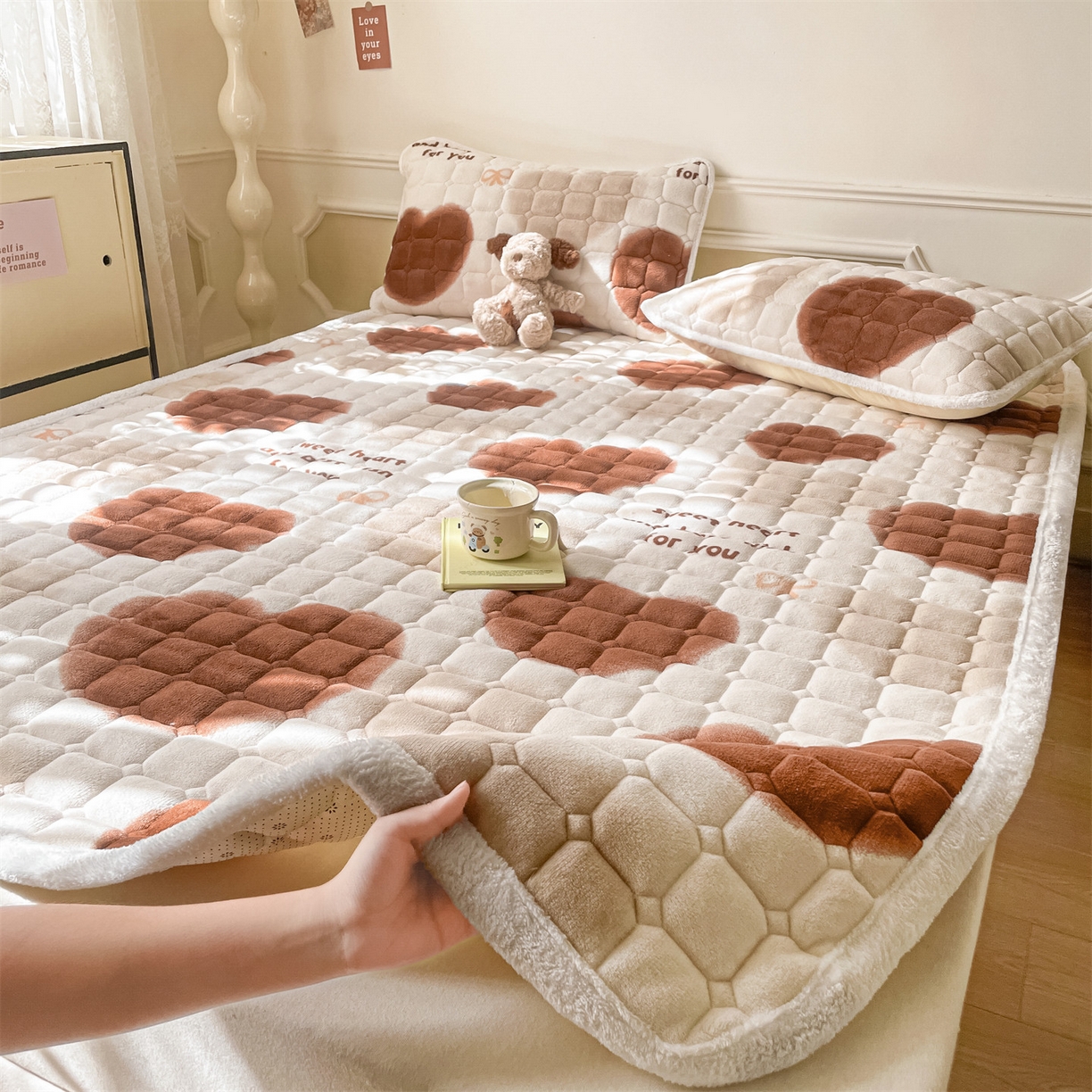 91家纺网 家纺一手货源 找家纺 美澳家纺 2025新款印花牛奶绒加厚夹棉床褥床垫 心动
