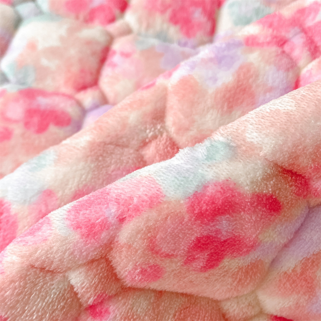 91家纺网 家纺一手货源 找家纺 美澳家纺 2025新款印花牛奶绒加厚夹棉床褥床垫 郁金香