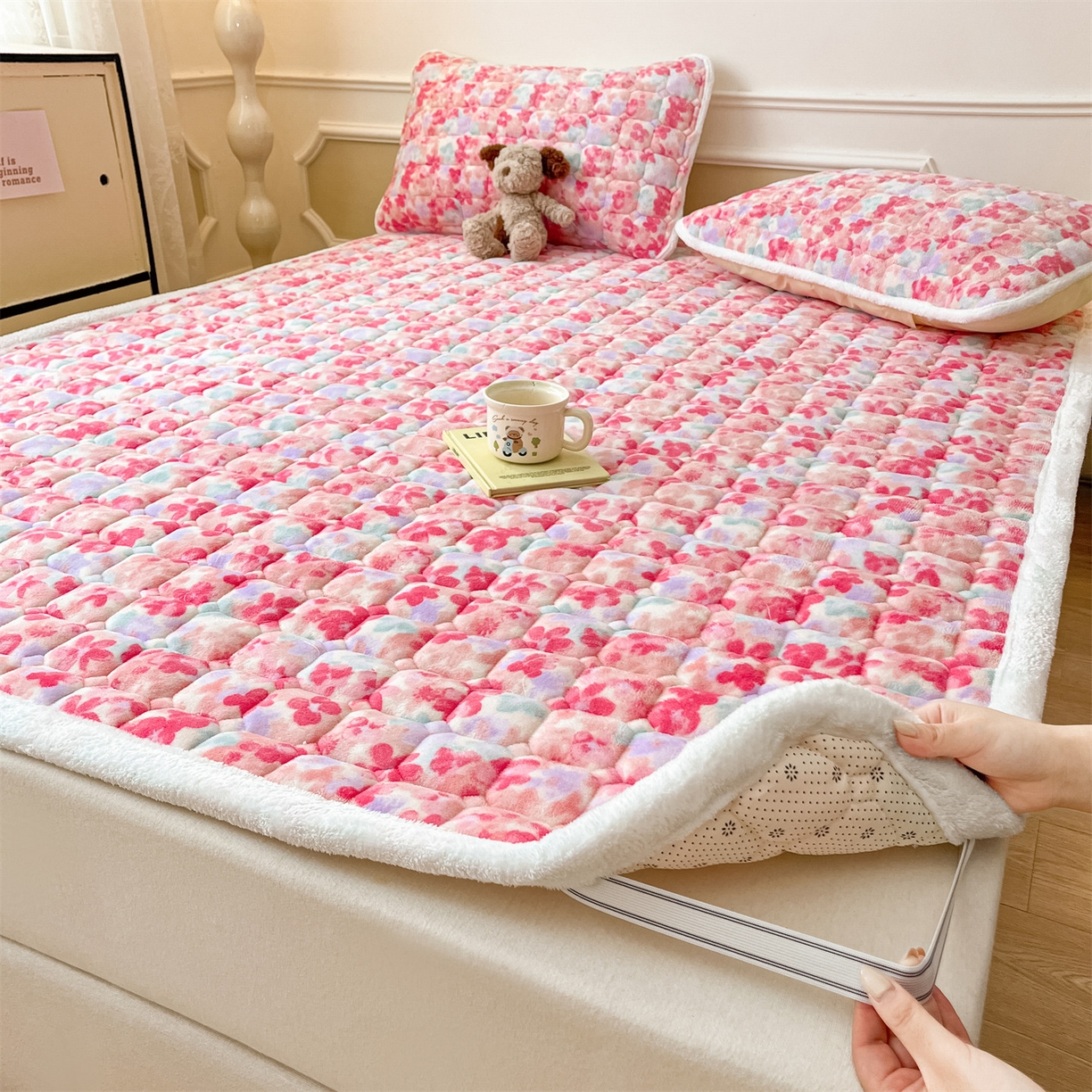 美澳家纺 2025新款印花牛奶绒加厚夹棉床褥床垫 郁金香