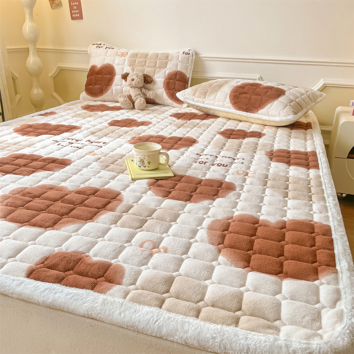 91家纺网 家纺一手货源 找家纺 美澳家纺 2025新款印花牛奶绒加厚夹棉床褥床垫 心动