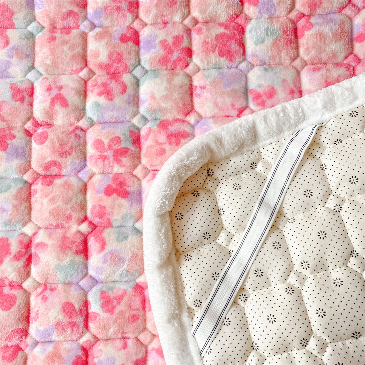 91家纺网 家纺一手货源 找家纺 美澳家纺 2025新款印花牛奶绒加厚夹棉床褥床垫 郁金香