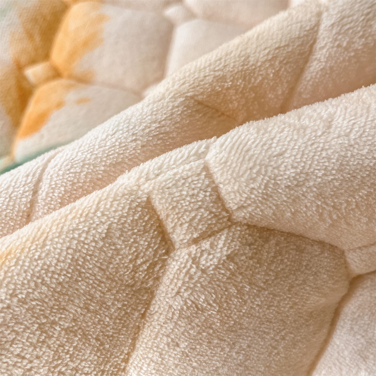 91家纺网 家纺一手货源 找家纺 美澳家纺 2025新款印花牛奶绒加厚夹棉床褥床垫 花期