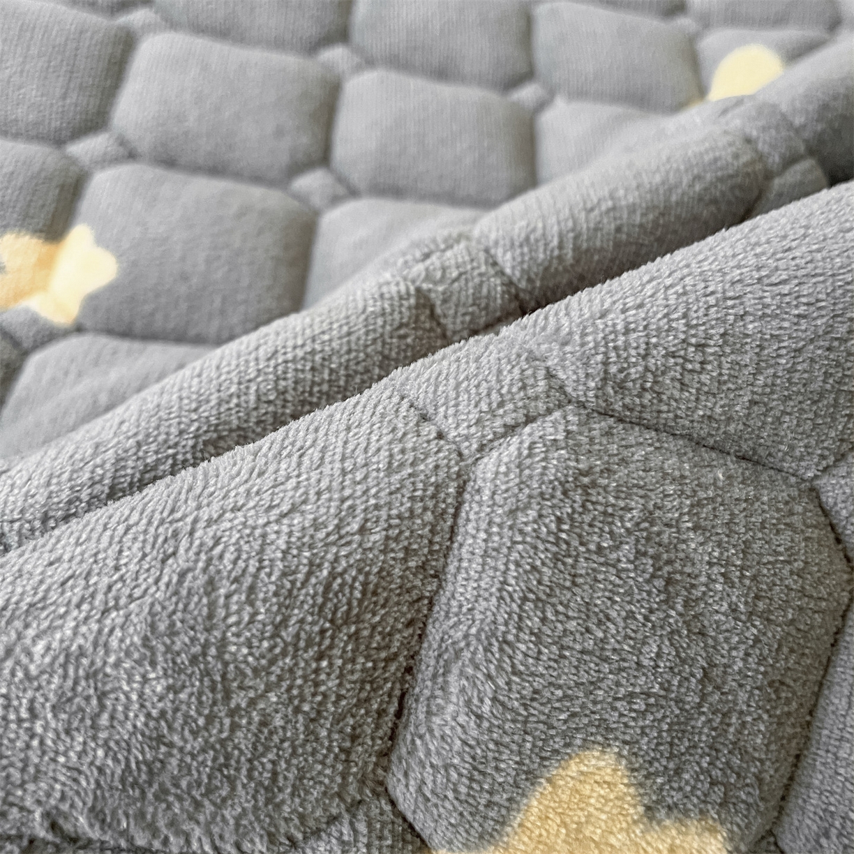 91家纺网 家纺一手货源 找家纺 美澳家纺 2025新款印花牛奶绒加厚夹棉床褥床垫 云朵