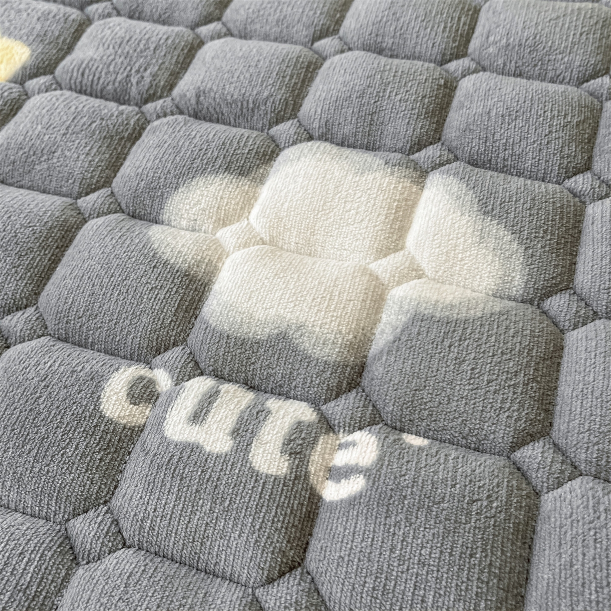 91家纺网 家纺一手货源 找家纺 美澳家纺 2025新款印花牛奶绒加厚夹棉床褥床垫 云朵