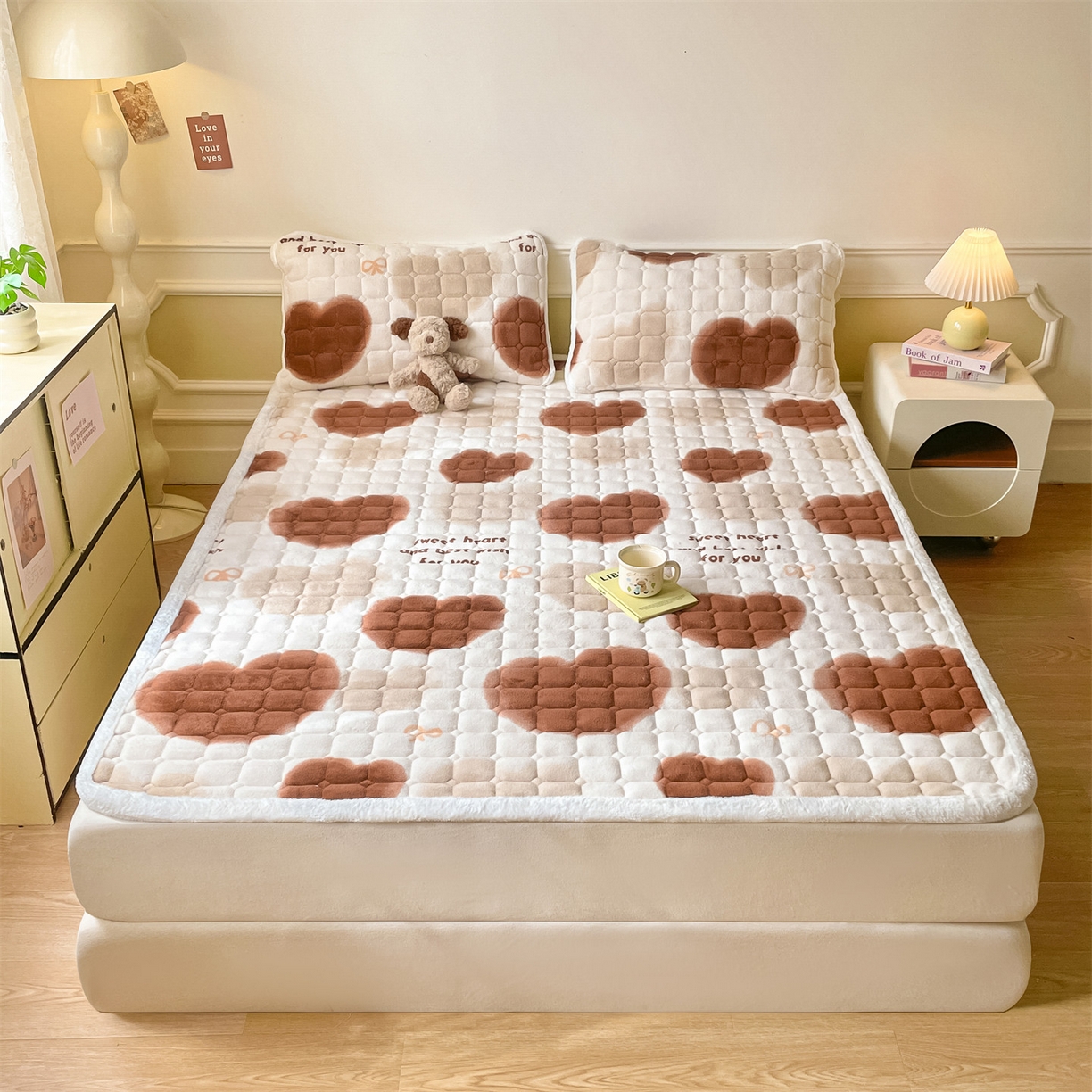 91家纺网 家纺一手货源 找家纺 美澳家纺 2025新款印花牛奶绒加厚夹棉床褥床垫 心动