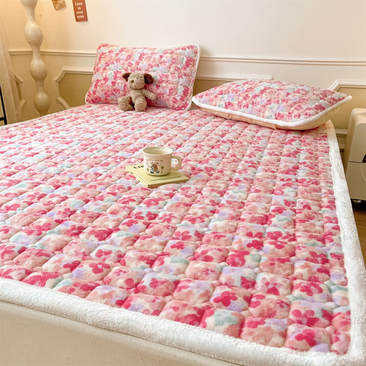 91家纺网 家纺一手货源 找家纺 美澳家纺 2025新款印花牛奶绒加厚夹棉床褥床垫 郁金香