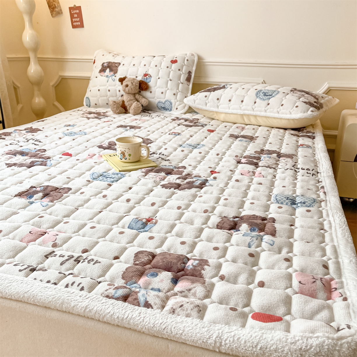 91家纺网 家纺一手货源 找家纺 美澳家纺 2025新款印花牛奶绒加厚夹棉床褥床垫 甜美喵