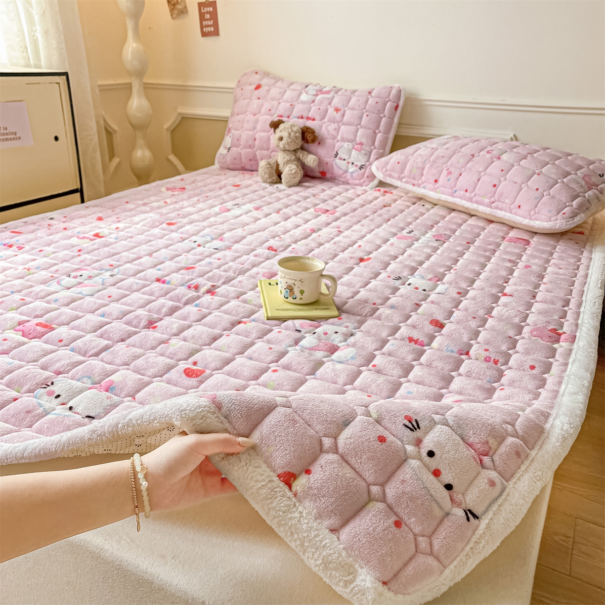 91家纺网 家纺一手货源 找家纺 （总）美澳家纺 2025新款印花牛奶绒加厚夹棉床褥床垫