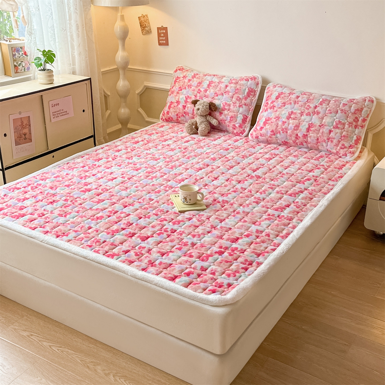 91家纺网 家纺一手货源 找家纺 美澳家纺 2025新款印花牛奶绒加厚夹棉床褥床垫 郁金香