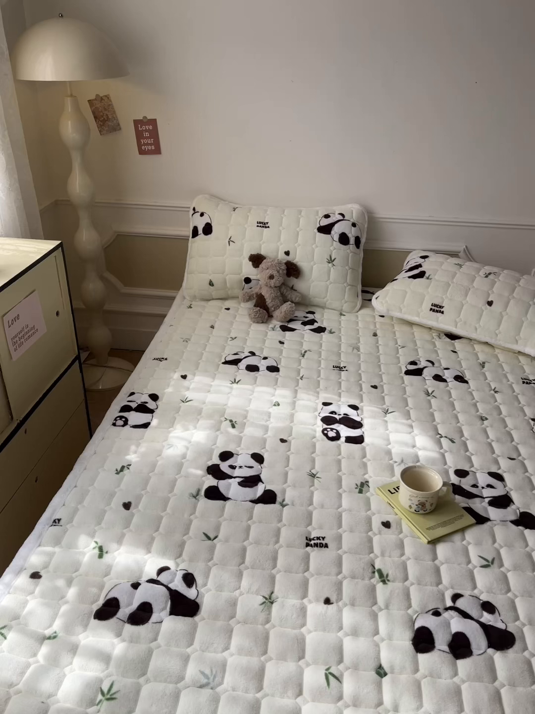 91家纺网 家纺一手货源 找家纺 美澳家纺 2025新款印花牛奶绒加厚夹棉床褥床垫 熊猫乐园