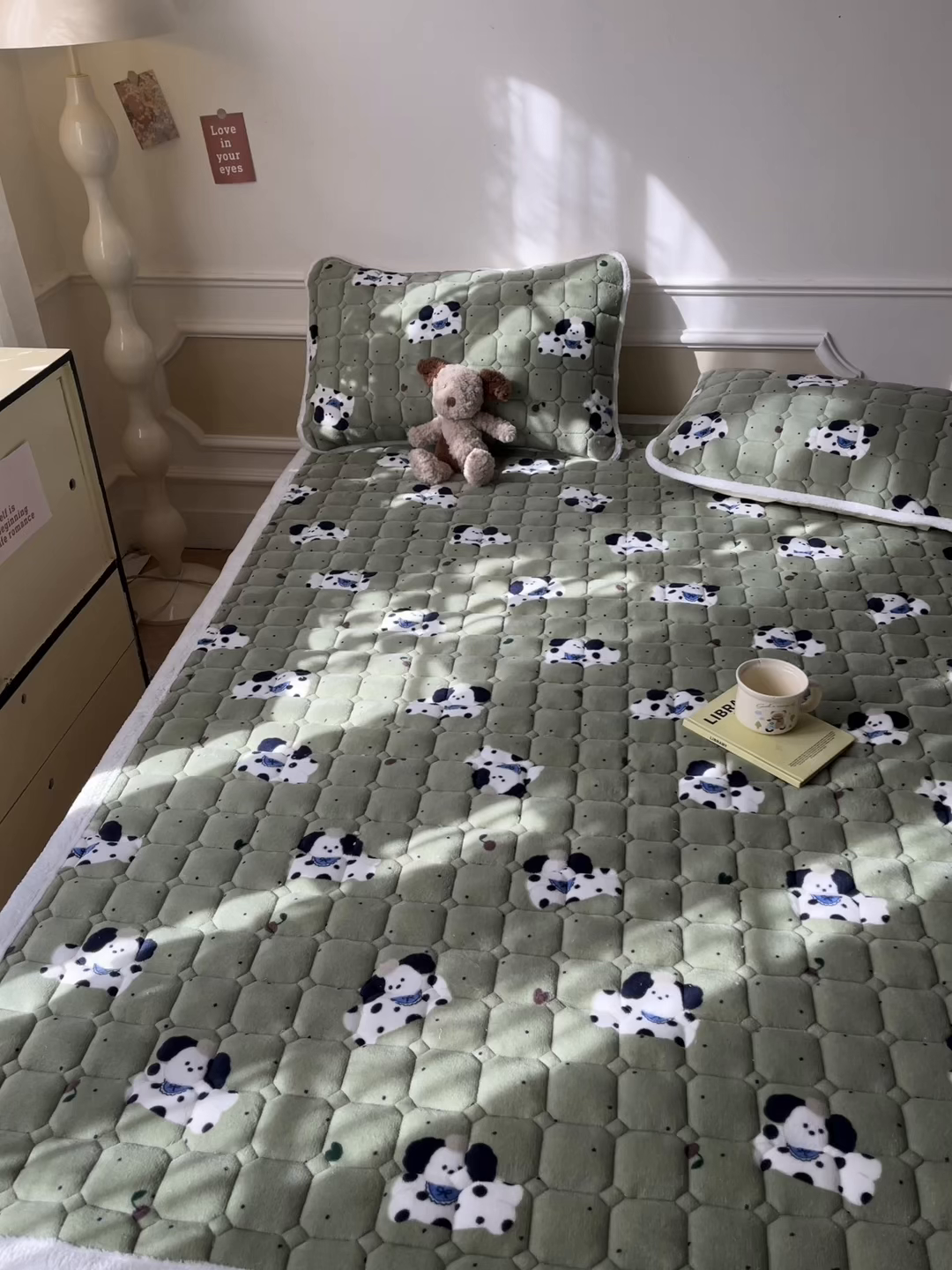 91家纺网 家纺一手货源 找家纺 美澳家纺 2025新款印花牛奶绒加厚夹棉床褥床垫 快乐小狗