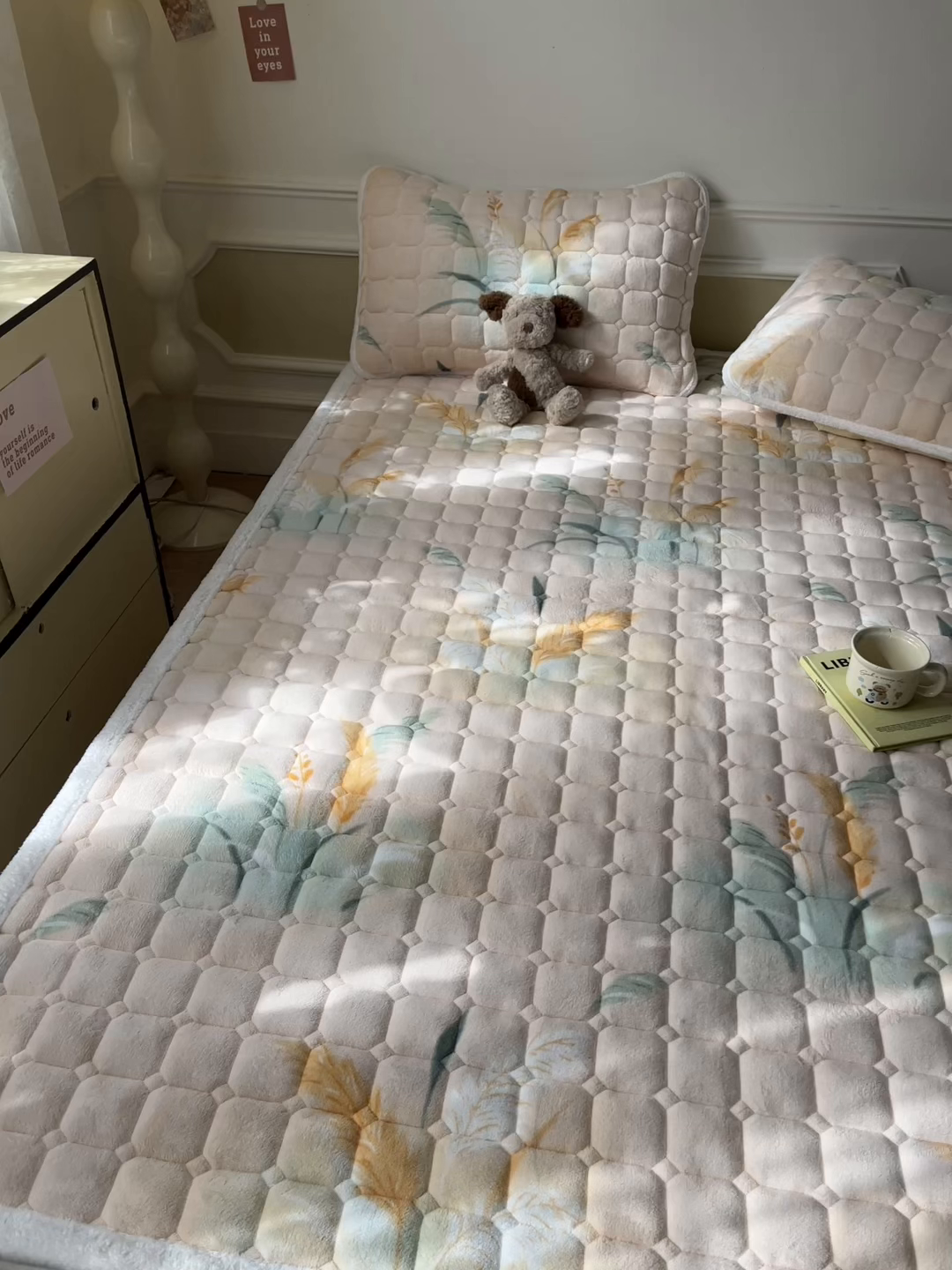 91家纺网 家纺一手货源 找家纺 美澳家纺 2025新款印花牛奶绒加厚夹棉床褥床垫 花期