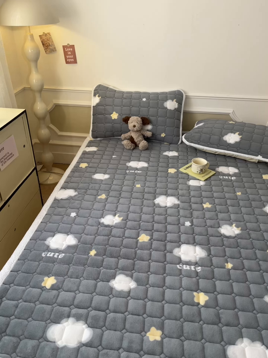 91家纺网 家纺一手货源 找家纺 美澳家纺 2025新款印花牛奶绒加厚夹棉床褥床垫 云朵