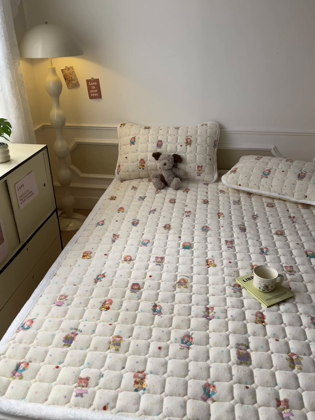 91家纺网 家纺一手货源 找家纺 美澳家纺 2025新款印花牛奶绒加厚夹棉床褥床垫 游乐园