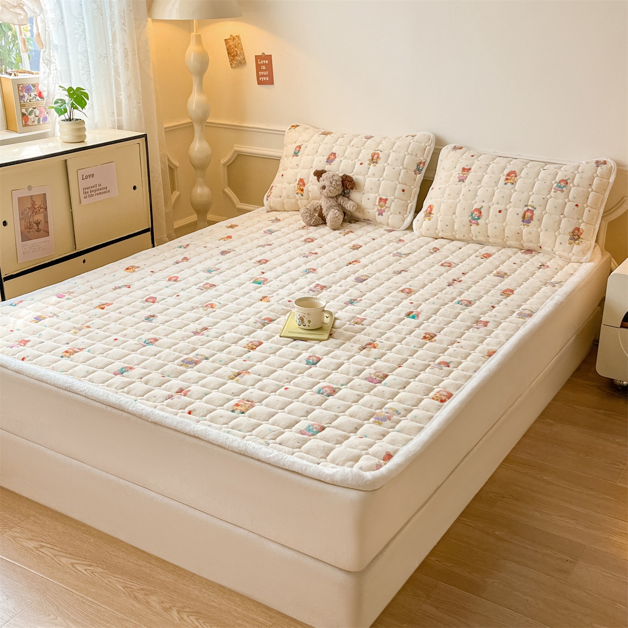 91家纺网 家纺一手货源 找家纺 美澳家纺 2025新款印花牛奶绒加厚夹棉床褥床垫 游乐园