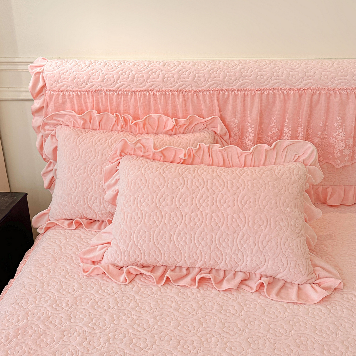 91家纺网 家纺一手货源 找家纺 （总）情恒家纺 2025新款宝宝绒夹棉单品床裙单件床裙玫瑰盛典系列