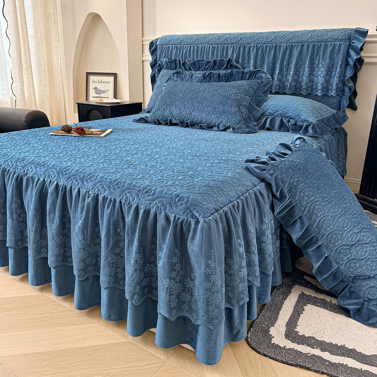 91家纺网 家纺一手货源 找家纺 （总）情恒家纺 2025新款宝宝绒夹棉单品床裙单件床裙玫瑰盛典系列