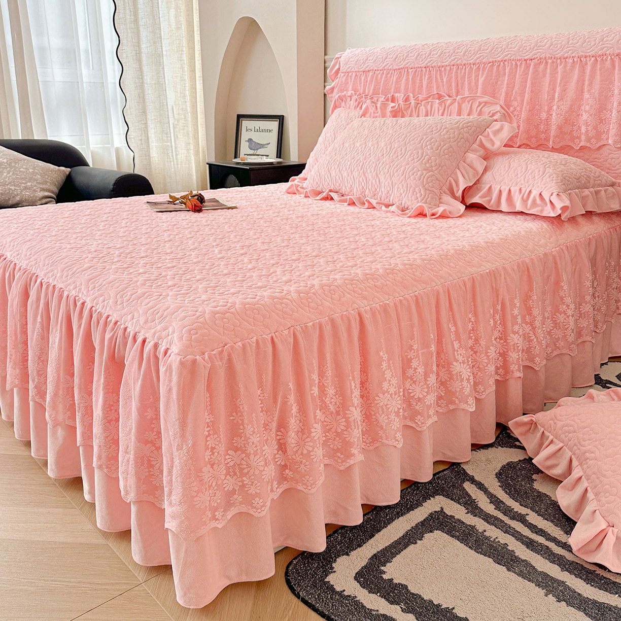 91家纺网 家纺一手货源 找家纺 情恒家纺 2025新款宝宝绒夹棉单品床裙单件床裙玫瑰盛典系列 玫瑰盛典 香妃粉