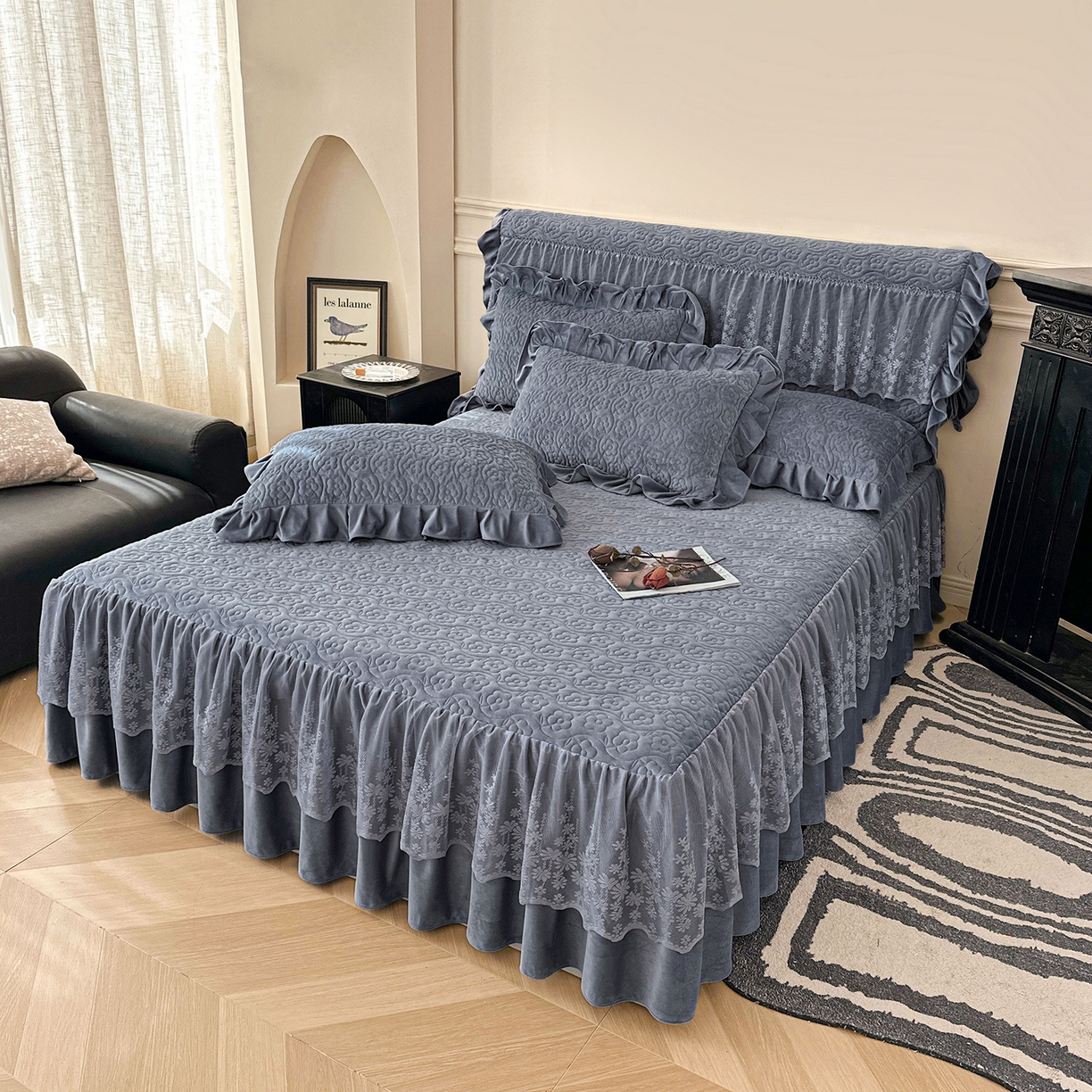 91家纺网 家纺一手货源 找家纺 情恒家纺 2025新款宝宝绒夹棉单品床裙单件床裙玫瑰盛典系列 玫瑰盛典 静夜灰