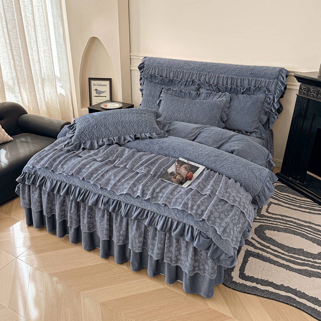 91家纺网 家纺一手货源 找家纺 情恒家纺 2025新款宝宝绒夹棉单品床裙单件床裙玫瑰盛典系列 玫瑰盛典 静夜灰