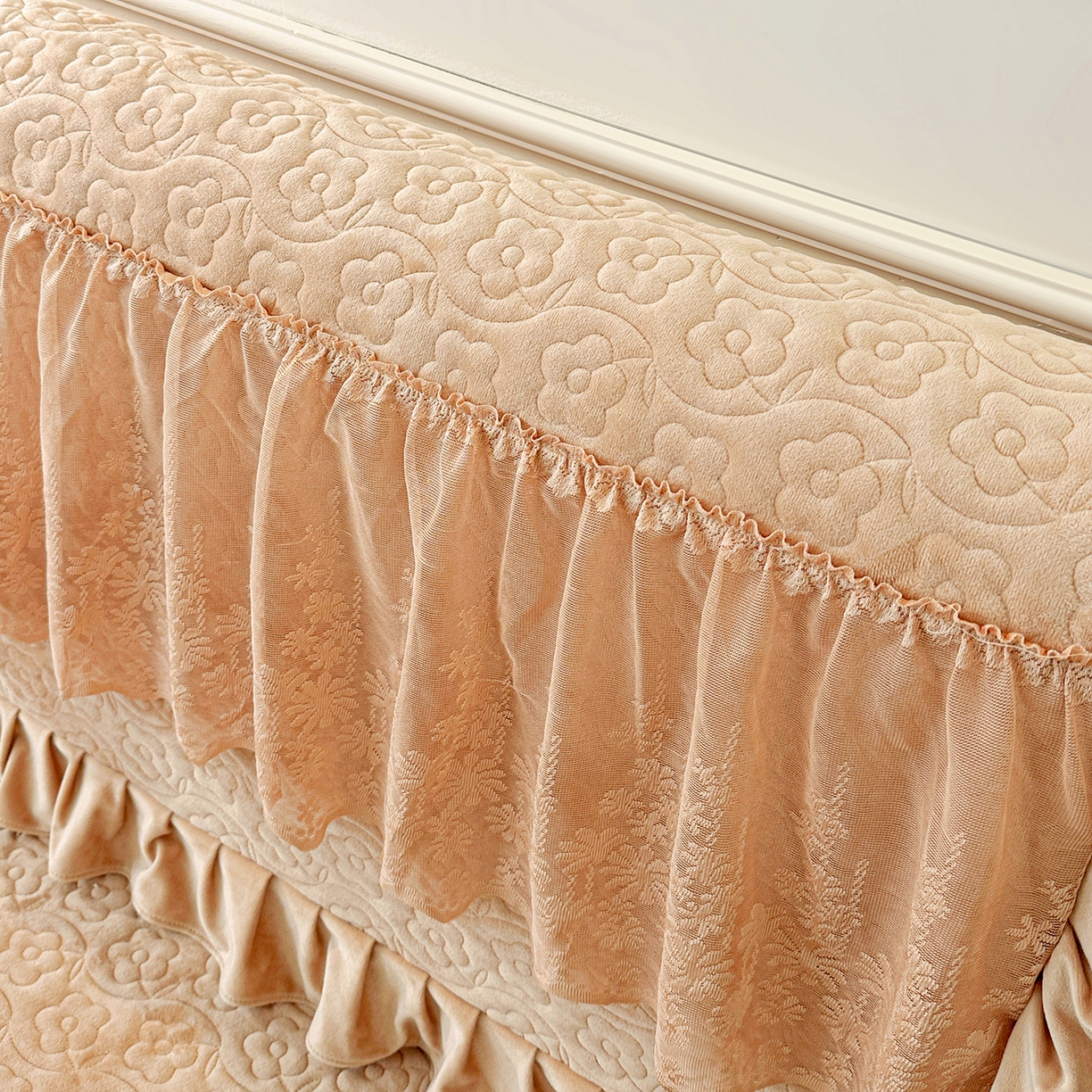 91家纺网 家纺一手货源 找家纺 情恒家纺 2025新款宝宝绒夹棉单品床裙单件床裙玫瑰盛典系列 玫瑰盛典 暖驼色