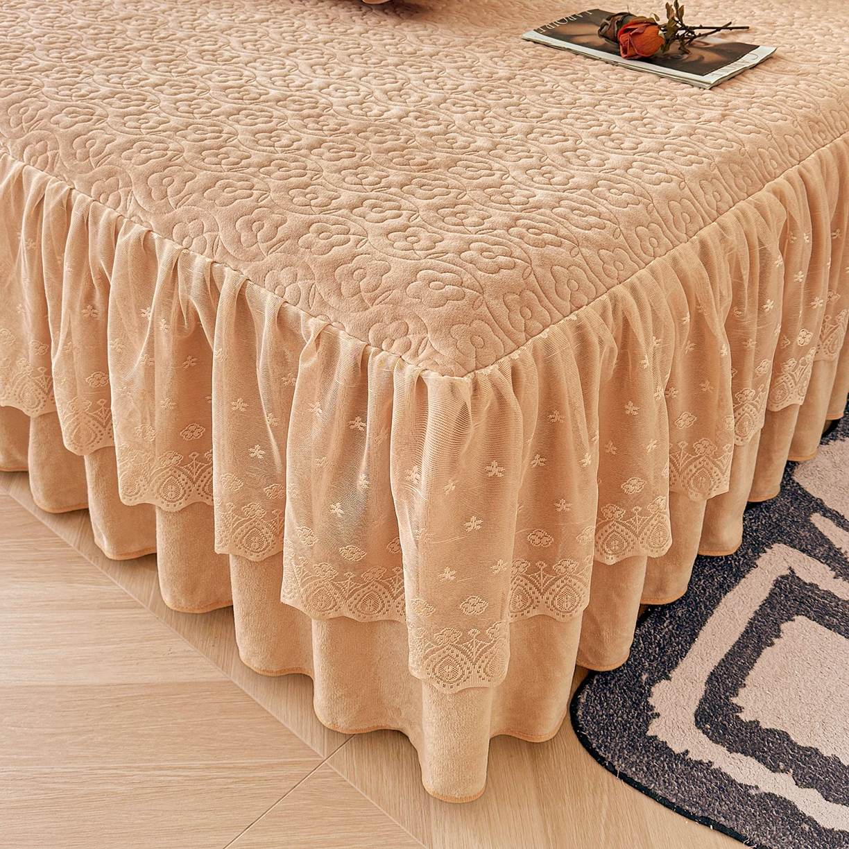 91家纺网 家纺一手货源 找家纺 情恒家纺 2025新款宝宝绒夹棉单品床裙单件床裙玫瑰盛典系列 玫瑰盛典 暖驼色