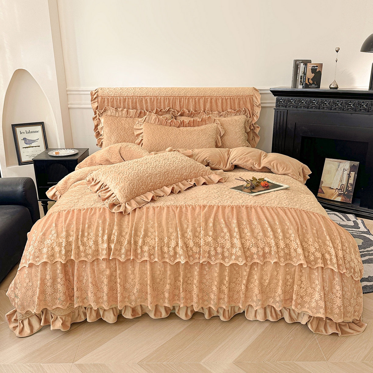 91家纺网 家纺一手货源 找家纺 情恒家纺 2025新款宝宝绒夹棉单品床裙单件床裙玫瑰盛典系列 玫瑰盛典 暖驼色