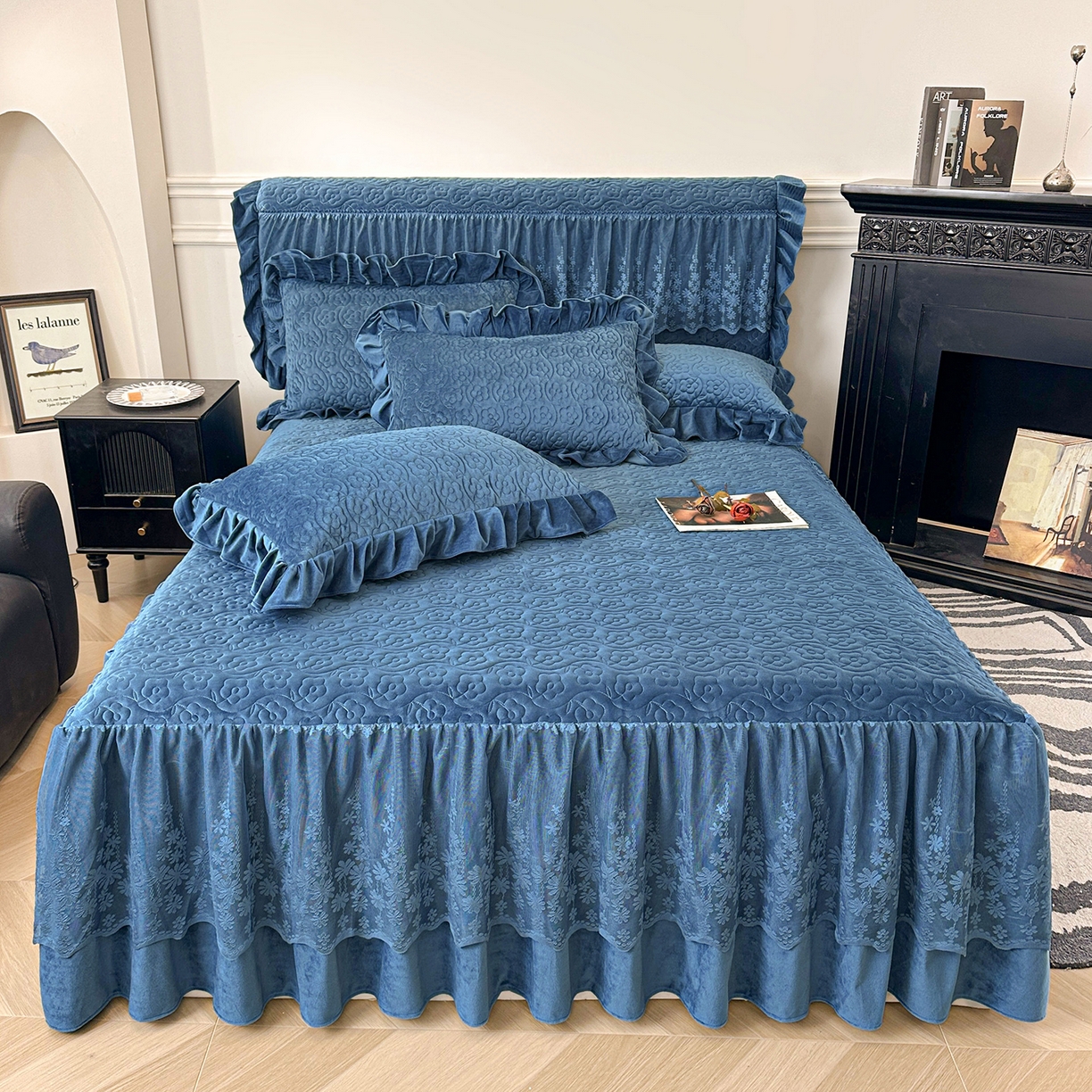 91家纺网 家纺一手货源 找家纺 情恒家纺 2025新款宝宝绒夹棉单品床裙单件床裙玫瑰盛典系列 玫瑰盛典 深海蓝