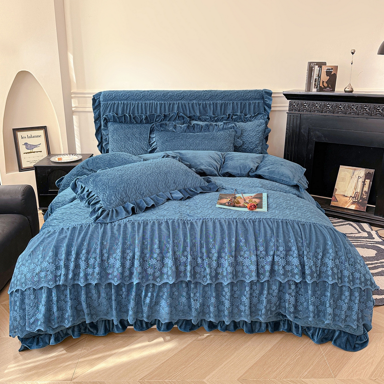 91家纺网 家纺一手货源 找家纺 情恒家纺 2025新款宝宝绒夹棉单品床裙单件床裙玫瑰盛典系列 玫瑰盛典 深海蓝