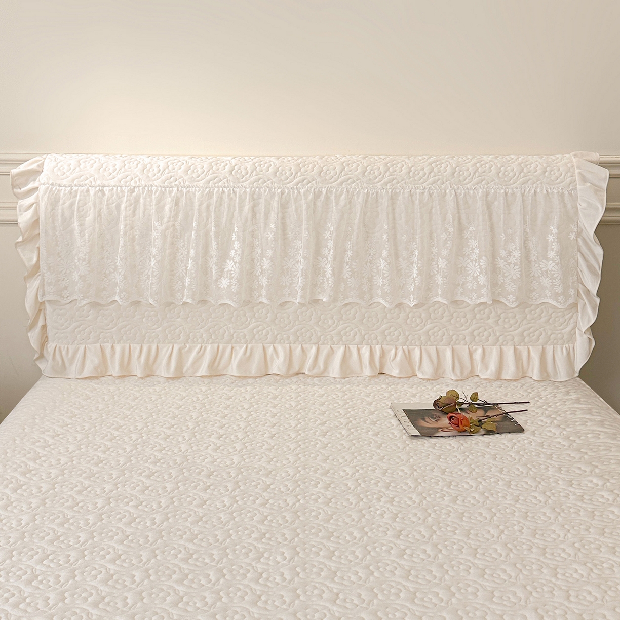 91家纺网 家纺一手货源 找家纺 情恒家纺 2025新款宝宝绒夹棉单品床裙单件床裙玫瑰盛典系列 玫瑰盛典 云朵白