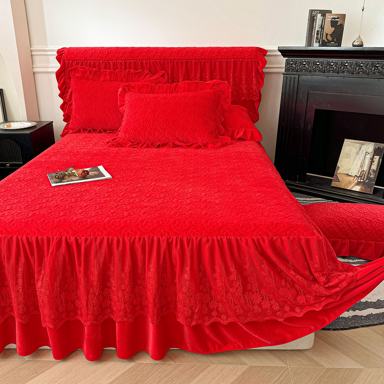 91家纺网 家纺一手货源 找家纺 情恒家纺 2025新款宝宝绒夹棉单品床裙单件床裙玫瑰盛典系列 玫瑰盛典 中国红