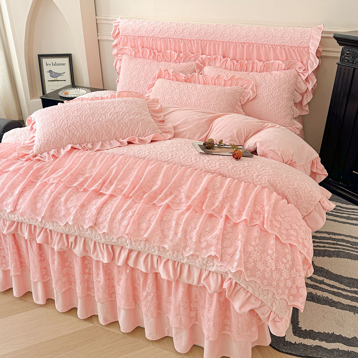 91家纺网 家纺一手货源 找家纺 （总）情恒家纺 2025新款宝宝绒夹棉床裙三四五件套-玫瑰盛典