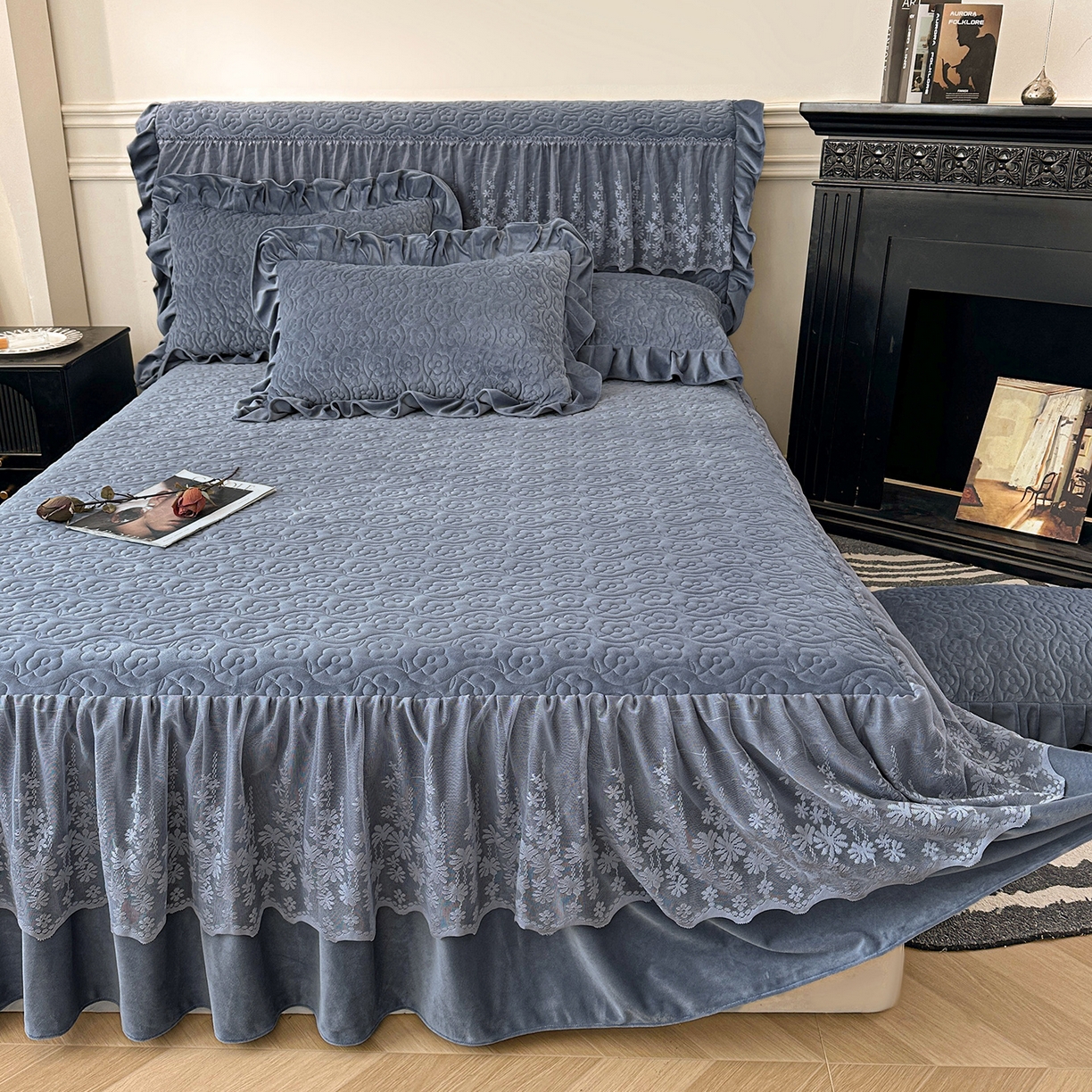 91家纺网 家纺一手货源 找家纺 情恒家纺 2025新款宝宝绒夹棉床裙三四五件套-玫瑰盛典 玫瑰盛典 静夜灰