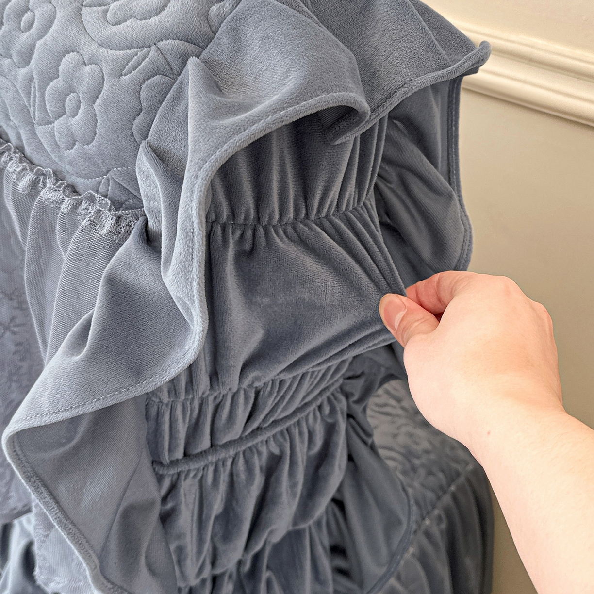 91家纺网 家纺一手货源 找家纺 情恒家纺 2025新款宝宝绒夹棉床裙三四五件套-玫瑰盛典 玫瑰盛典 静夜灰