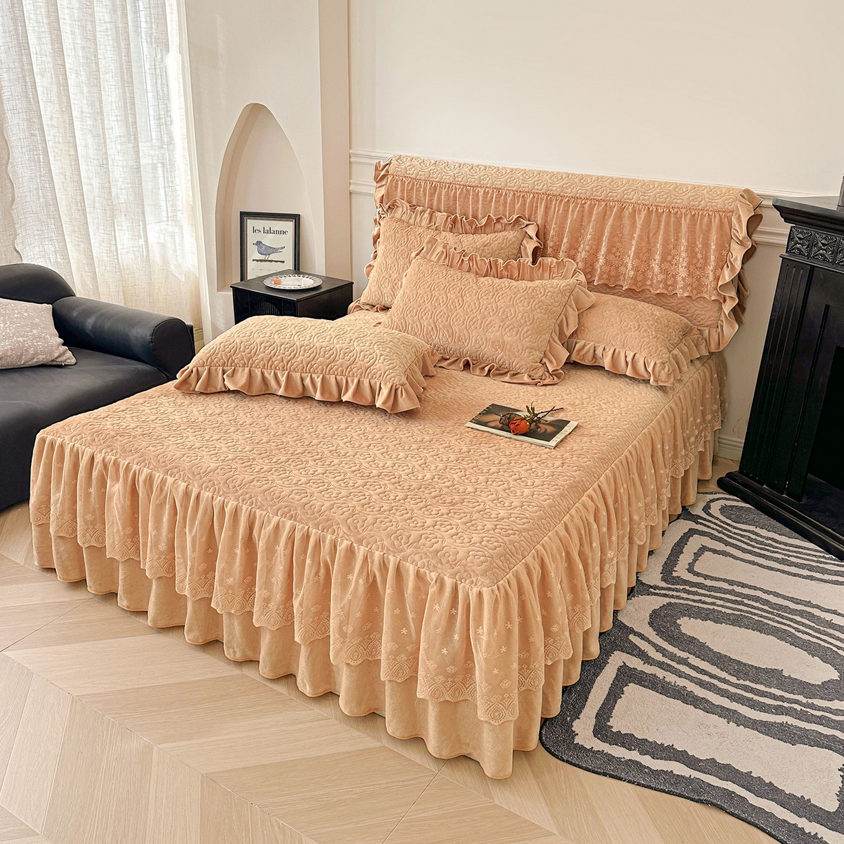 91家纺网 家纺一手货源 找家纺 情恒家纺 2025新款宝宝绒夹棉床裙三四五件套-玫瑰盛典 玫瑰盛典 暖驼色