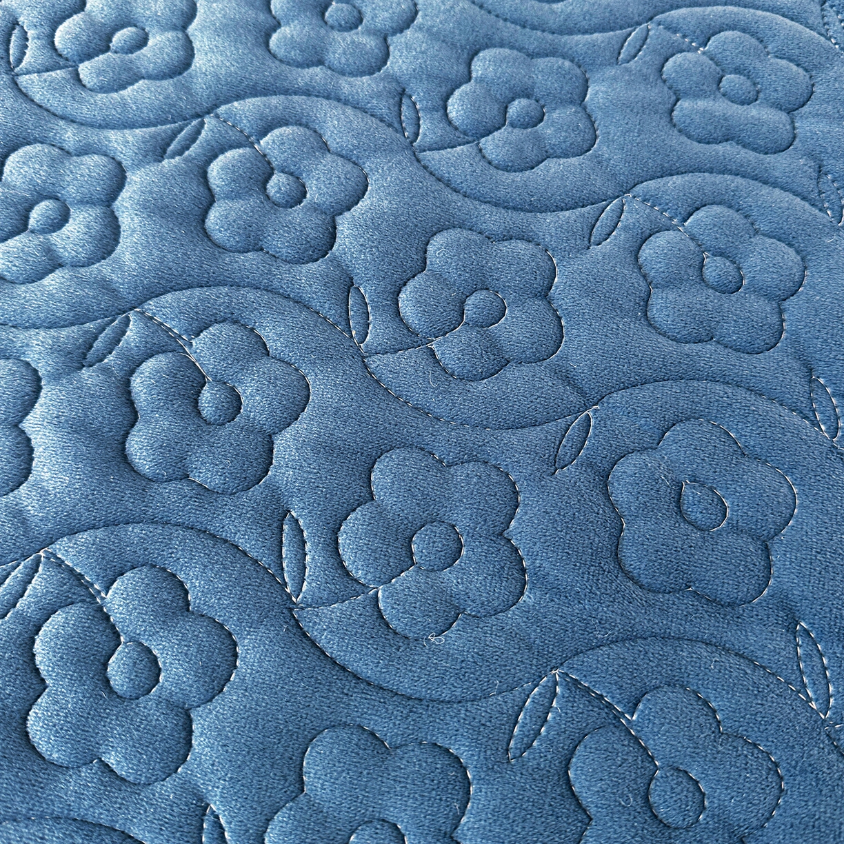 91家纺网 家纺一手货源 找家纺 情恒家纺 2025新款宝宝绒夹棉床裙三四五件套-玫瑰盛典 玫瑰盛典 深海蓝