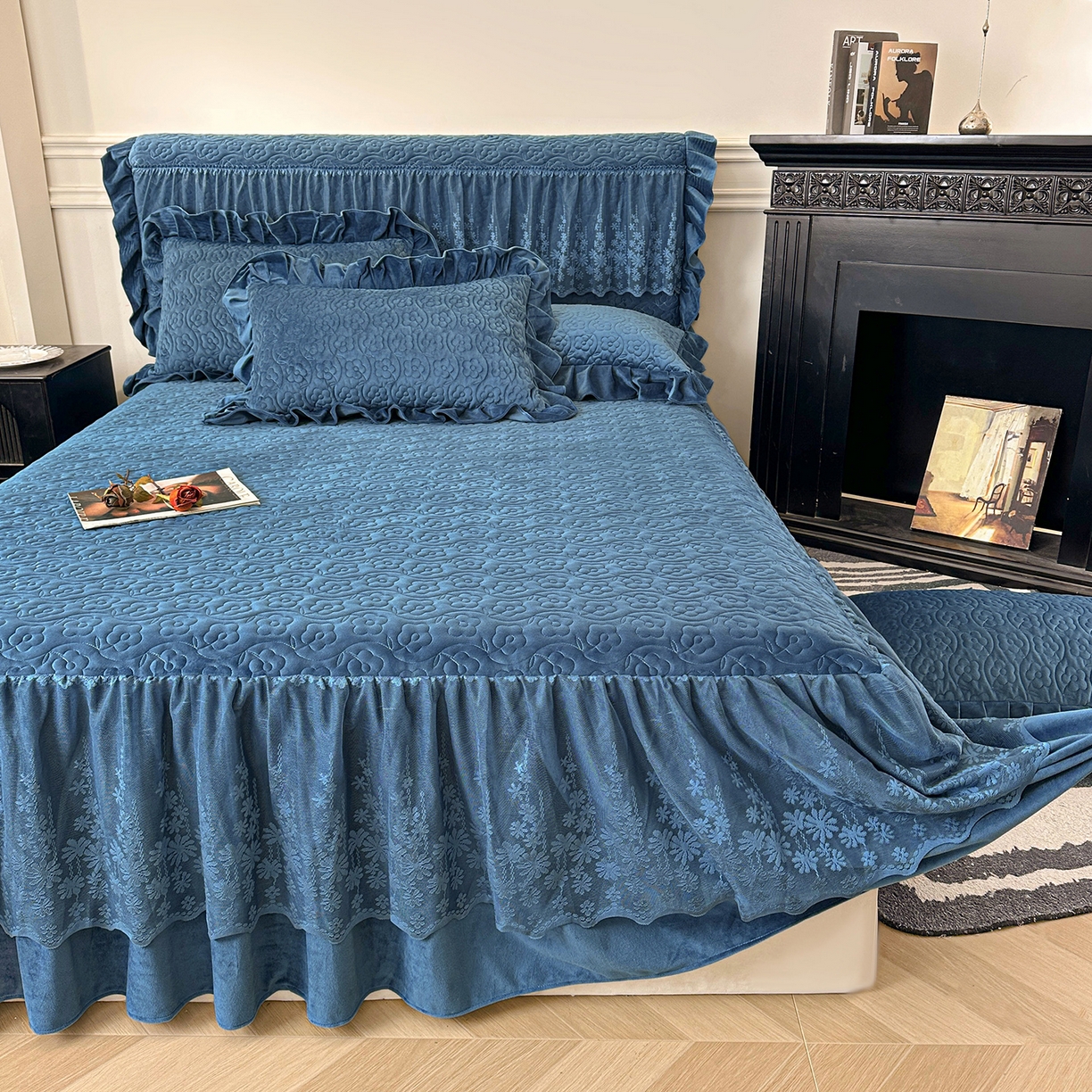 91家纺网 家纺一手货源 找家纺 情恒家纺 2025新款宝宝绒夹棉床裙三四五件套-玫瑰盛典 玫瑰盛典 深海蓝