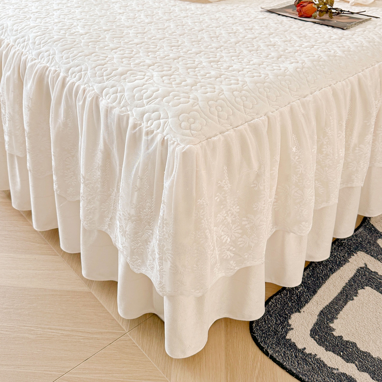 91家纺网 家纺一手货源 找家纺 情恒家纺 2025新款宝宝绒夹棉床裙三四五件套-玫瑰盛典 玫瑰盛典 云朵白