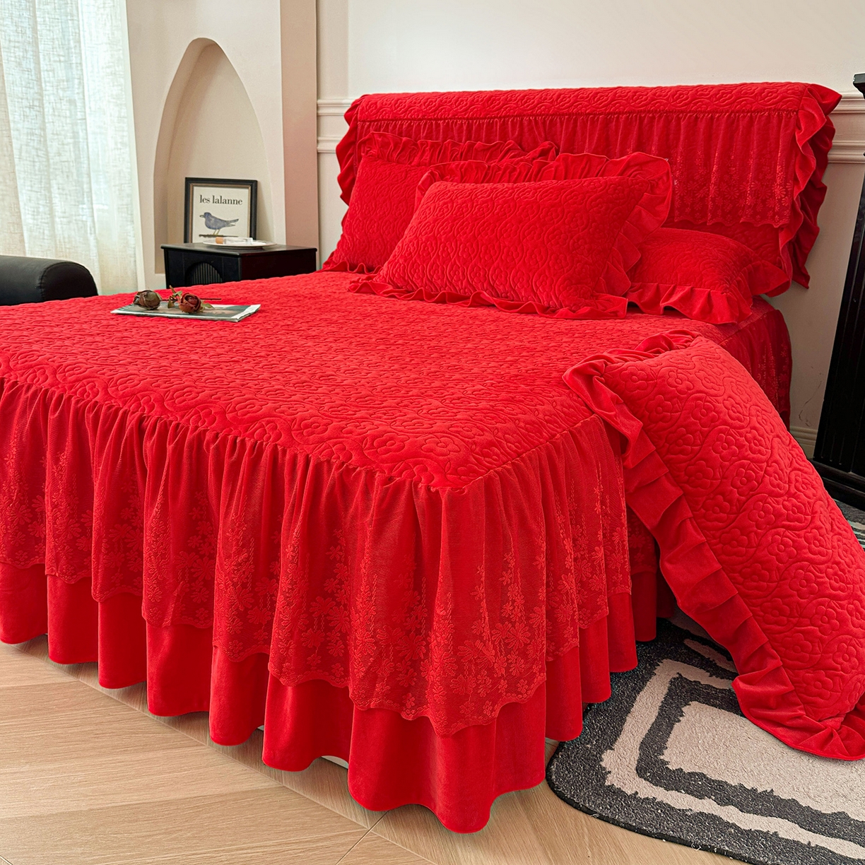 91家纺网 家纺一手货源 找家纺 情恒家纺 2025新款宝宝绒夹棉床裙三四五件套-玫瑰盛典 玫瑰盛典 中国红